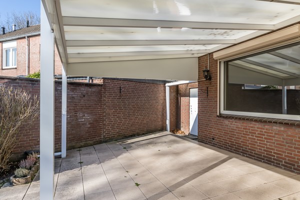 Foto - Te koop: Hoekwoning met garage, tuin, veel licht en mogelijkheden